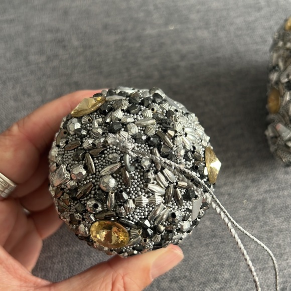 ANTHRO Set of 4 mirrored ornaments - Picture 3 of 4